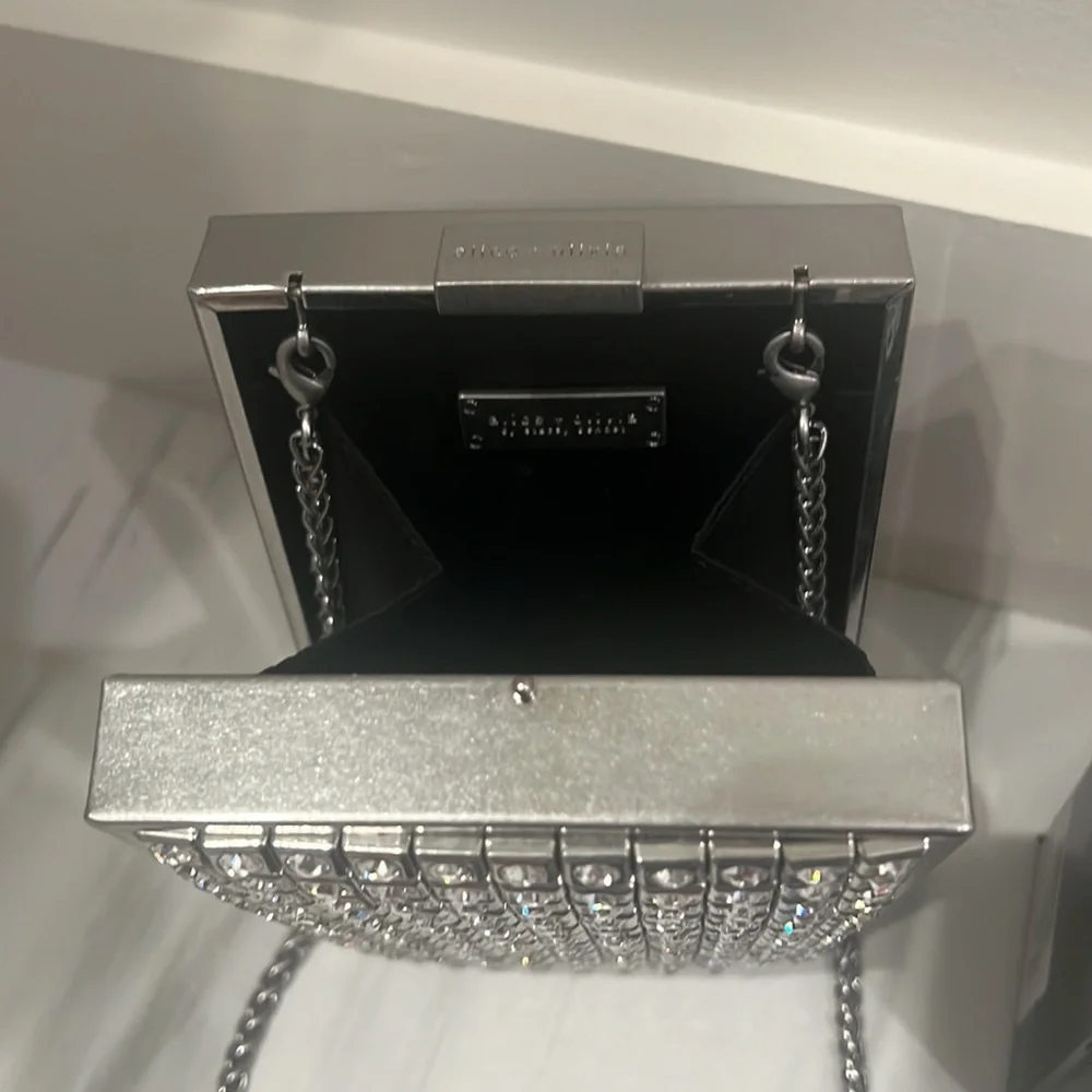 ALICE & OLIVIA stunning, silver rhinestone clutch or crossbody purse-LIKE NEW! - Picture 4 of 10